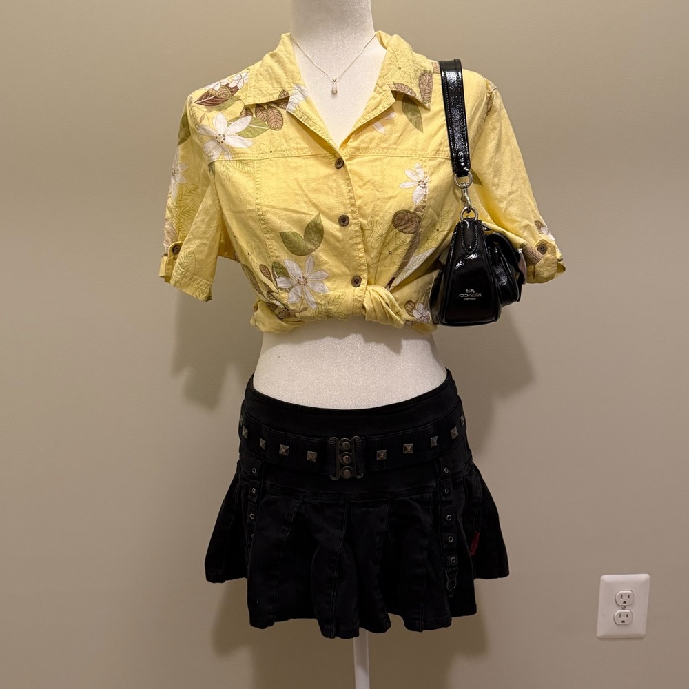 Yellow Hawaiian style floral button down shirt. size L